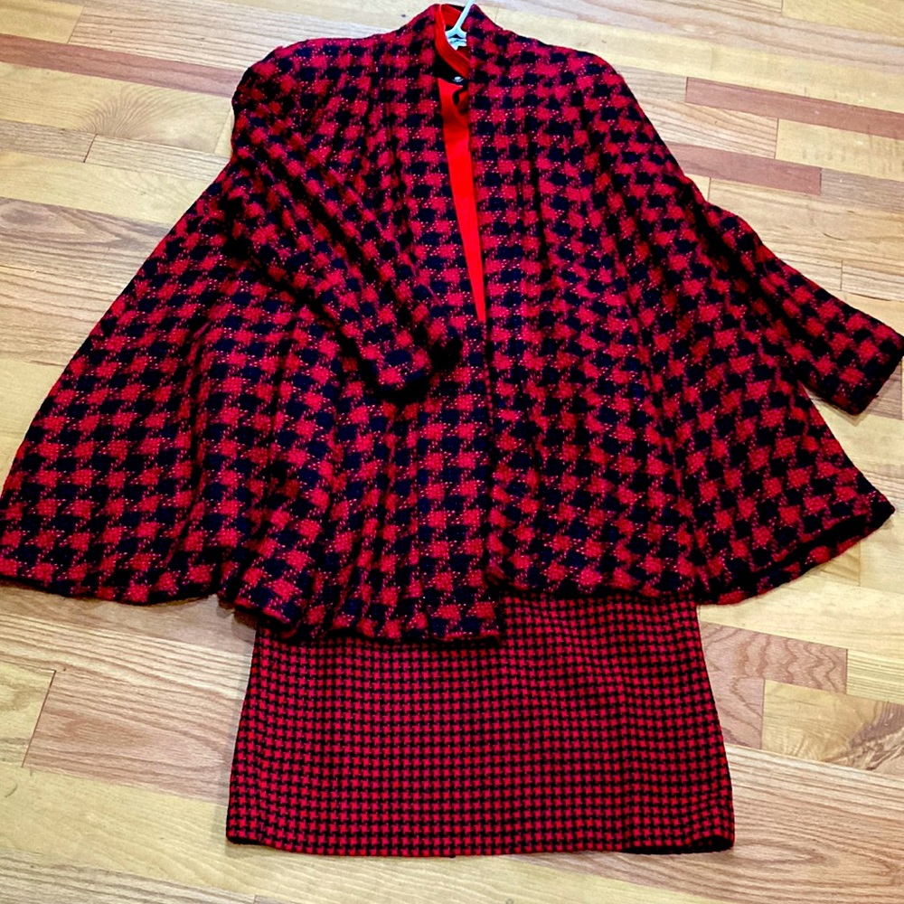 Pino for Candore, Size 10 Red/Black Jacquard Plaid 30% Wool 70% Rayon. Excellent